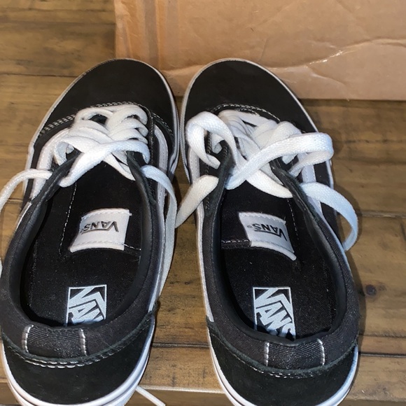 NWOT Vans shoes black and white - Picture 3 of 4